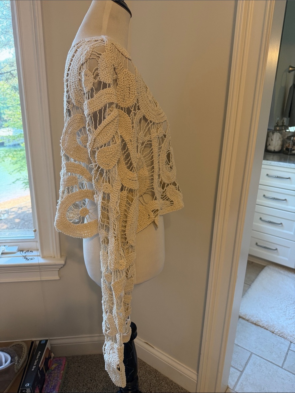 Cute Crochet Openwork Boho Crop Top, cream, bell sleeves, handmade, OS, NWOT - Picture 4 of 5